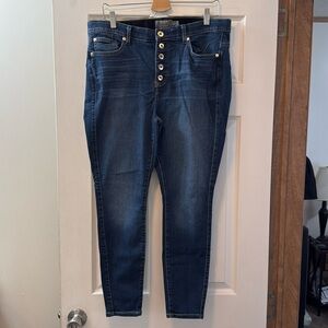 Torrid Bombshell Skinny Jean 16 short